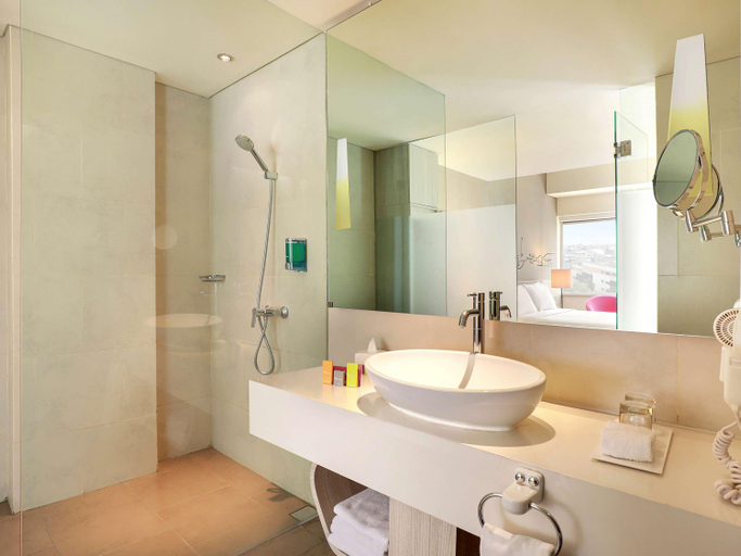 Bathroom, Jakarta Gajah Mada Hotel, Jakarta Pusat