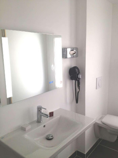 Bathroom 4, Citotel Le Mirage, Bouches-du-Rhône