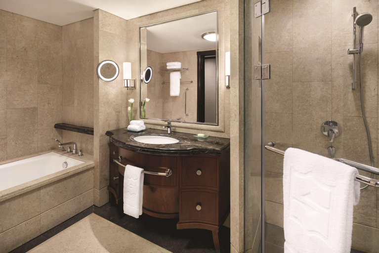 Bathroom 18