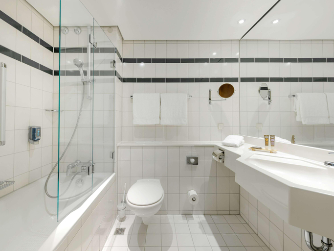 Bathroom 5, Novotel Freiburg am Konzerthaus, Freiburg im Breisgau