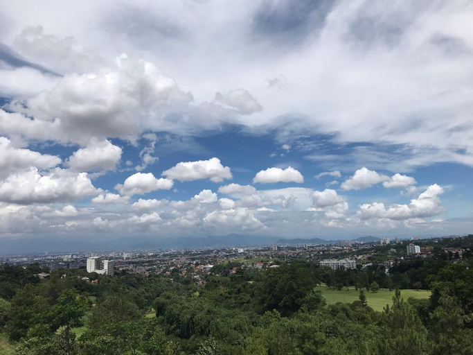 Exterior & Views 8