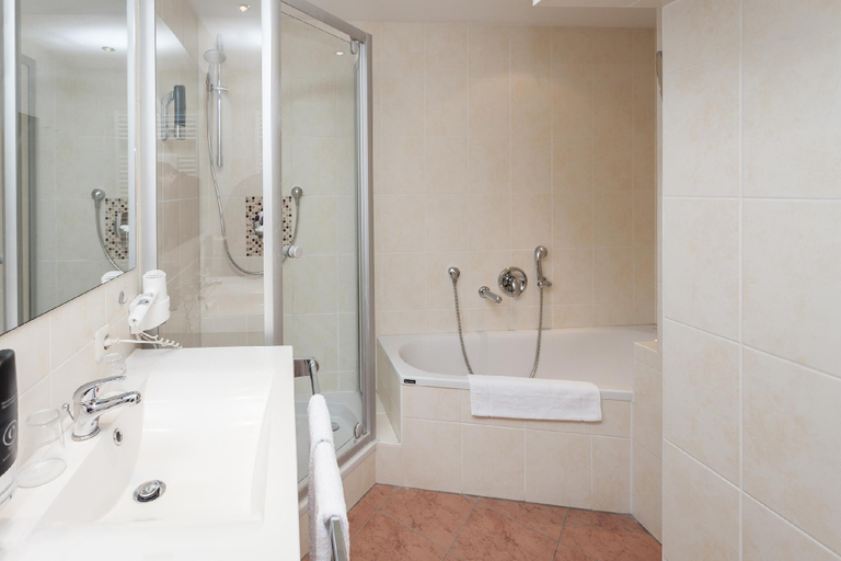 Bathroom 5, Centro Hotel Mondial Munchen Trademark Collection , München