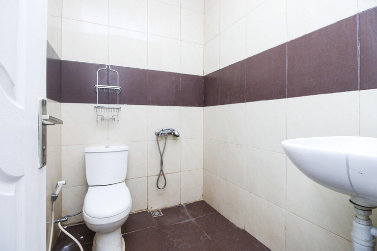 Bathroom 5, Sky Inn Rempoa Jakarta, South Tangerang