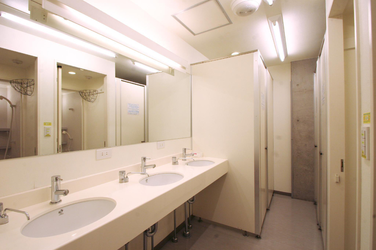 Bathroom 2, Sakura Hostel Asakusa, Taitō