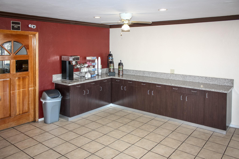 Food & Drinks 5, Red Roof Inn Blythe, Riverside