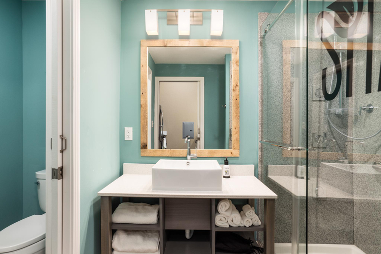 Bathroom, The Hotel Sync, Warren