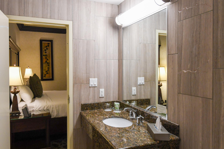 Bathroom 4, Stone Mill Inn, Niagara