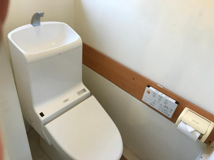 Bathroom 5, IM Guesthouse, Osaka