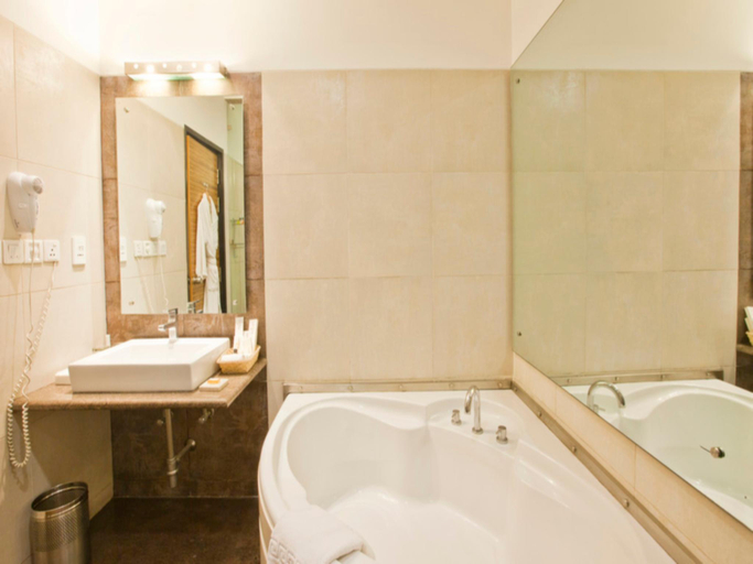 Bathroom, Mapple Emerald, Delhi