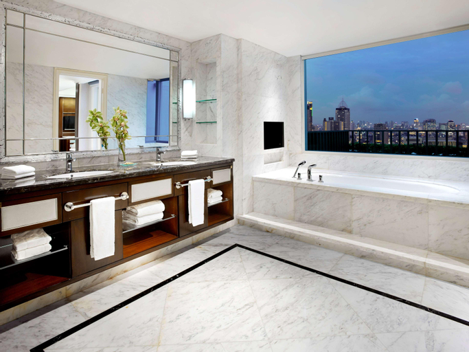 Bathroom 12