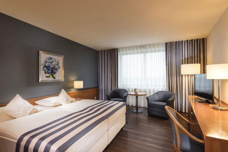 Bedroom 4, Maritim Hotel Ulm, Ulm