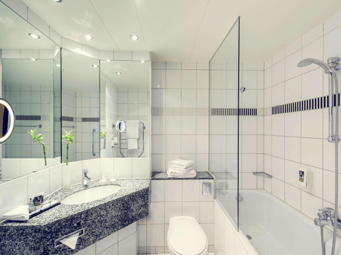 Bathroom 10