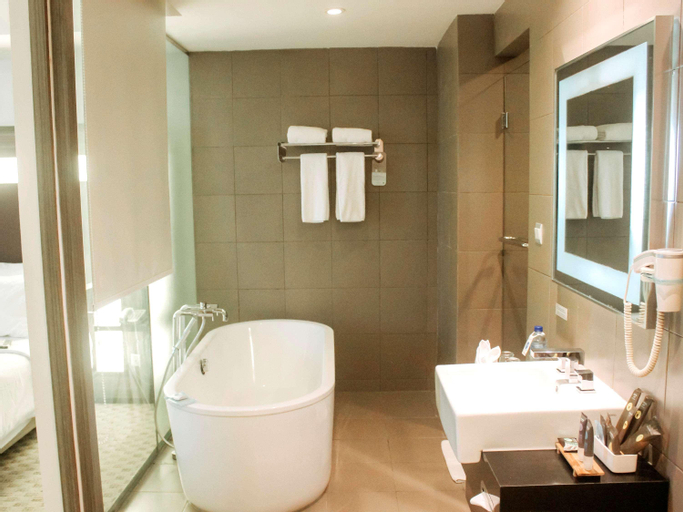 Bathroom 28