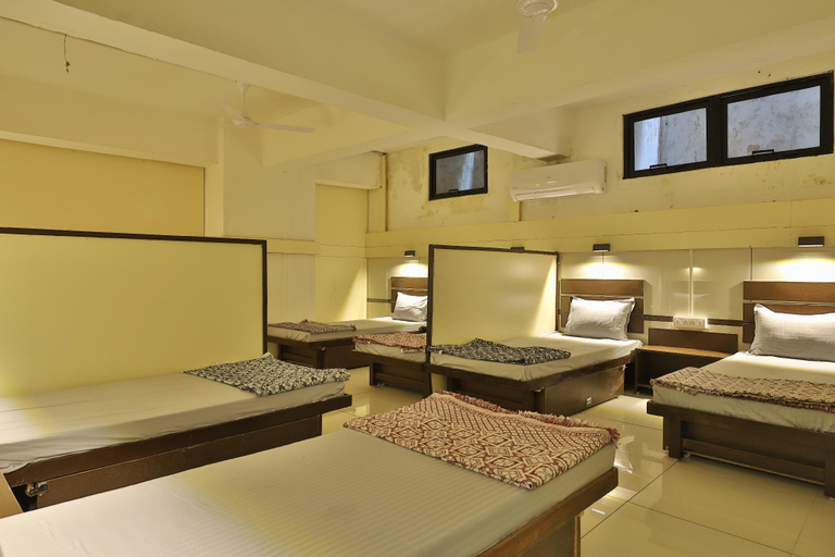 Bedroom 3, night-halt dormitory, Ahmadabad