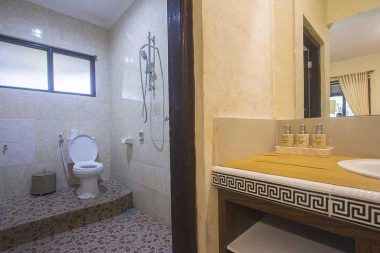 Bathroom, Dewangga Bungalow, Gianyar