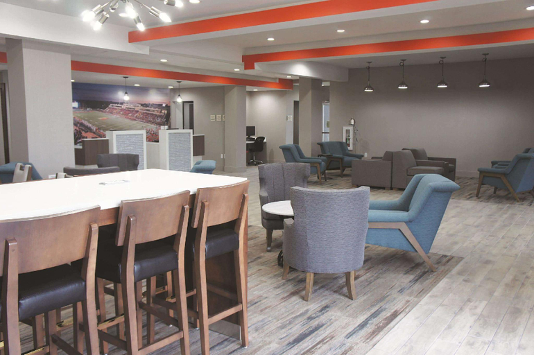 Public Area 2, La Quinta Inn & Suites by Wyndham Pittsburg, Crawford