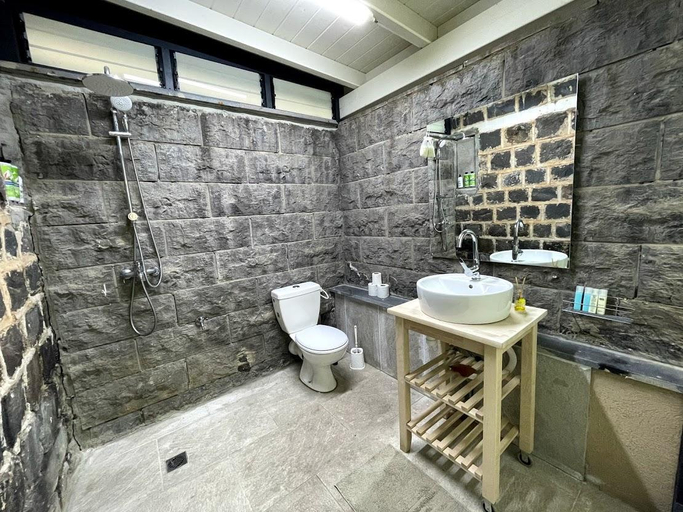 Bathroom 5, Berenice Winery Villa