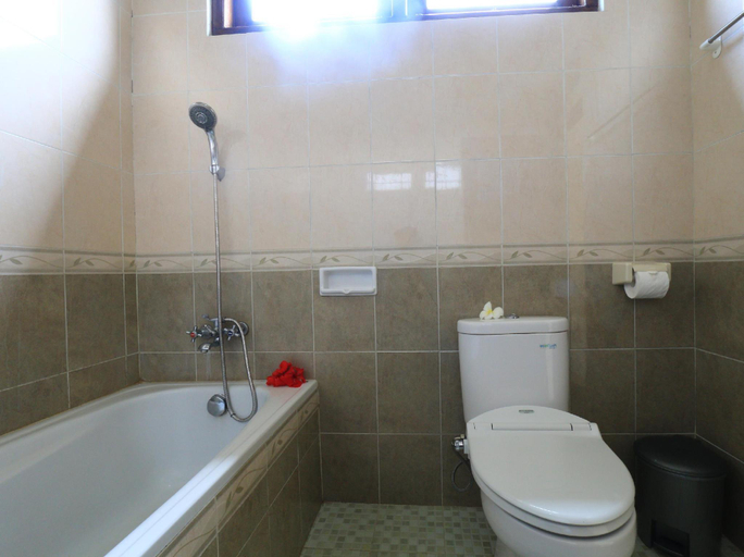 Bathroom 5, Frangipani Bungalow, Gianyar