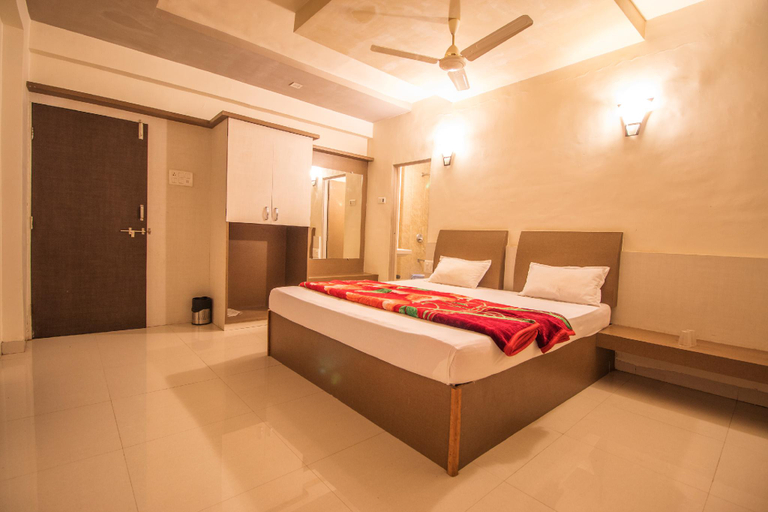 Bedroom 2, Hotel Yogiraj Palace, Buldana