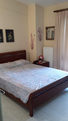 Bedroom 2, Zach's house, Central Macedonia