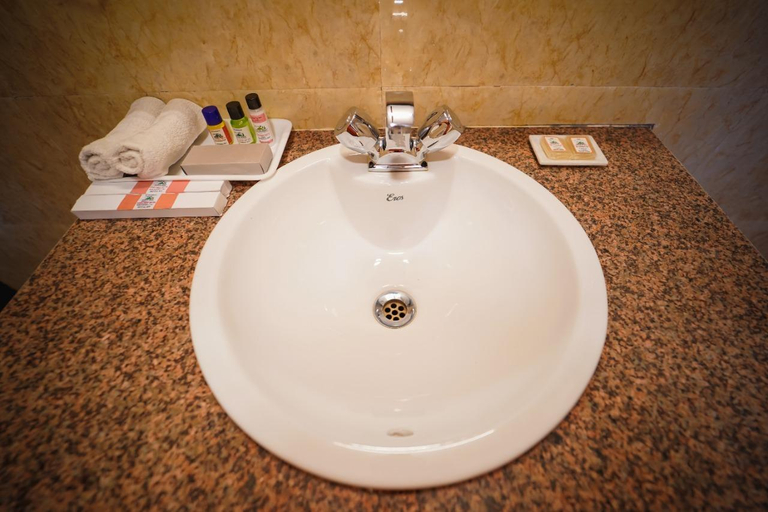Bathroom 3, Hotel Udechee Huts, Kangra