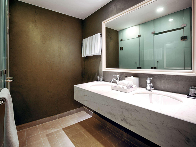 Bathroom 23