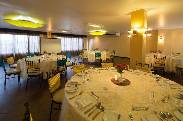 Food & Drinks 5, Alta Vista de Boracay, Malay