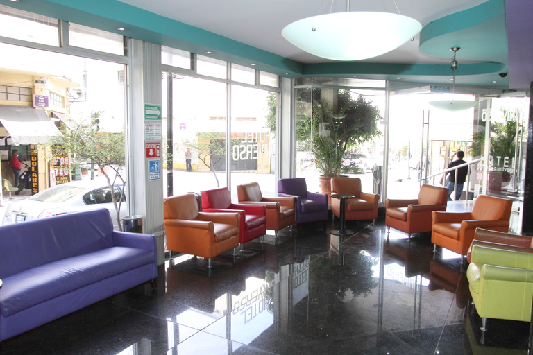 Public Area 2, Universo, Guadalajara