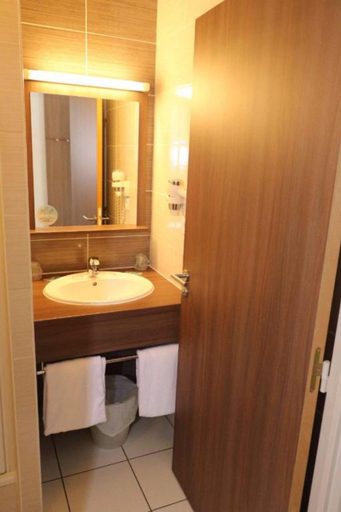 Bathroom 4, B&B Hotel Bordeaux Talence, Gironde