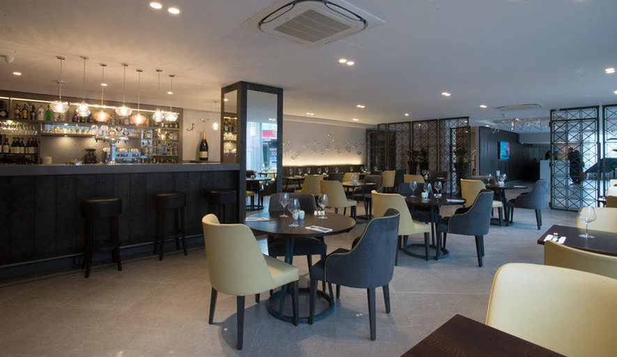 Food & Drinks 5, St George Hotel Wembley, London