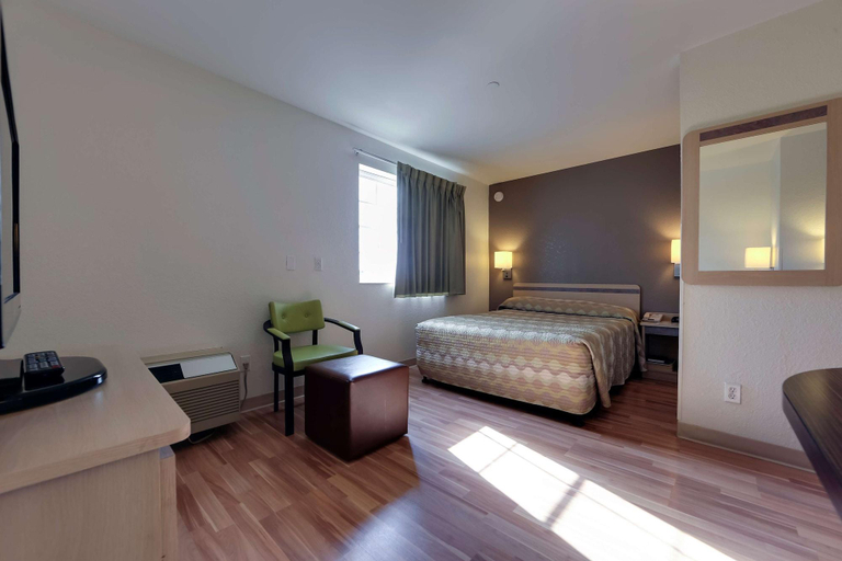 Bedroom 4, Studio 6 Mississauga, ON - Toronto, Peel