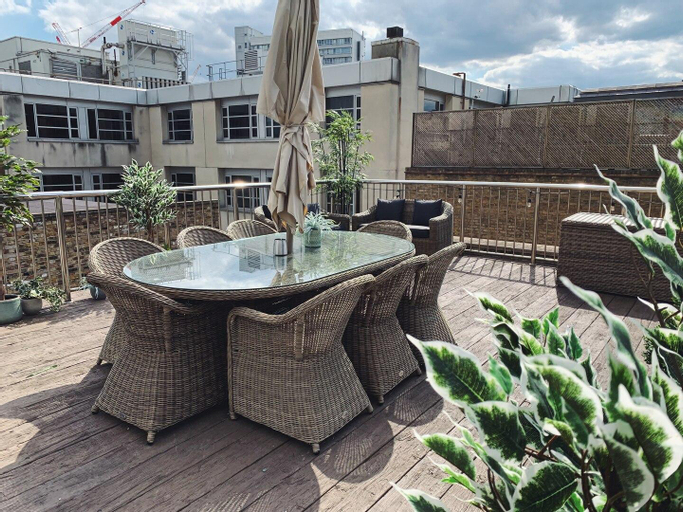 Penthouse Loft apartment with roof terrace, London