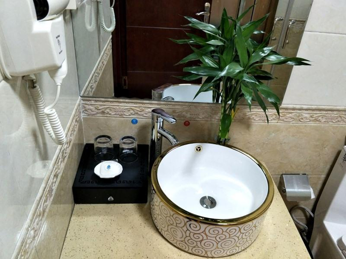 Bathroom 4, Greentree Alliance Tacheng Wenqin Road Zuoanyanggu, Tacheng