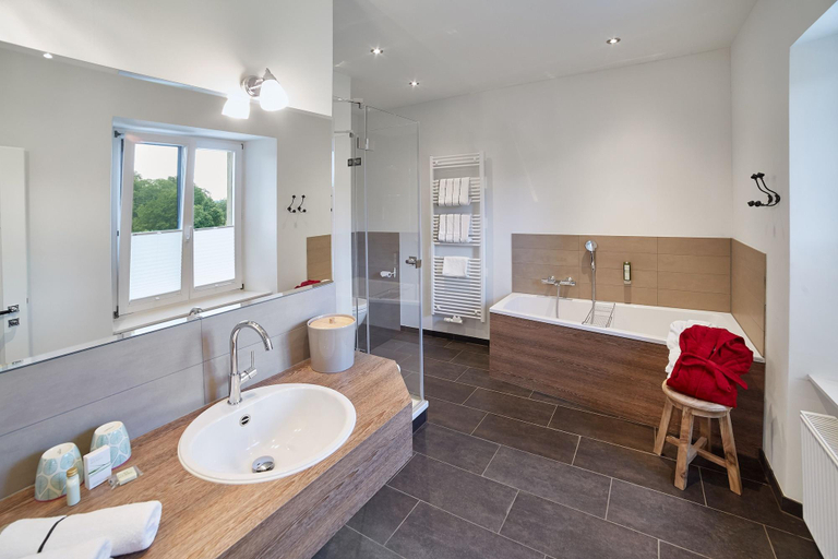Bathroom, Schloß & Park Kaarz, Ludwigslust-Parchim