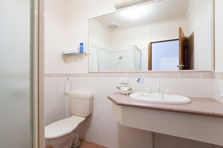 Bathroom 5, Mid City Motel - Mount Gambier, Mount Gambier