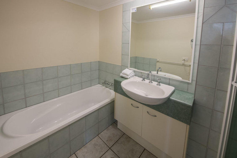Bathroom 4, Centrepoint Holiday Apartments, Caloundra - Caloundra S.