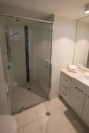 Bathroom 4, Centrepoint Holiday Apartments, Caloundra - Caloundra S.