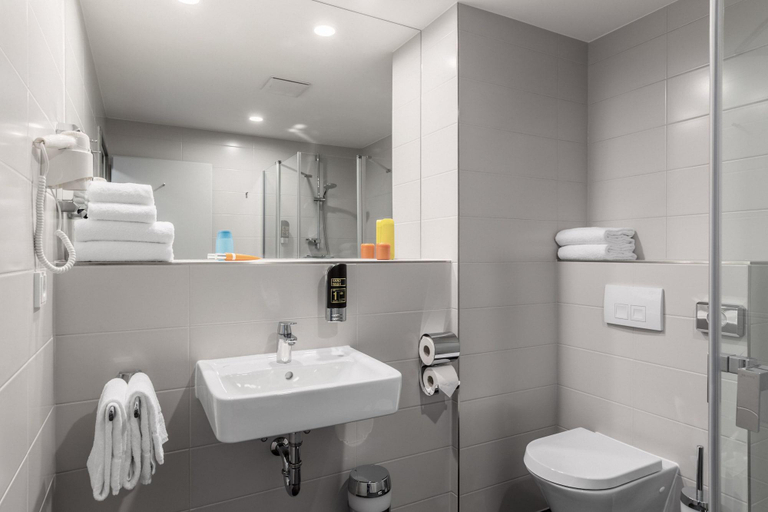 Bathroom, Serways Hotel Steigerwald, Erlangen-Höchstadt