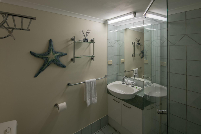 Bathroom 4, Centrepoint Holiday Apartments, Caloundra - Caloundra S.