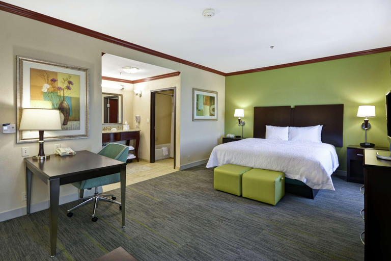 Bedroom 3, Hampton Inn & Suites Corpus Christi I-37 - Navigat, Nueces