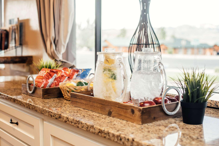 Food & Drinks, Red Ledges Inn, Garfield