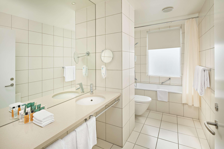 Bathroom 5, Hilton Reykjavik, Reykjavík