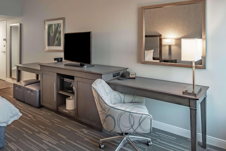 Bedroom 3, Hampton Inn Waco, McLennan