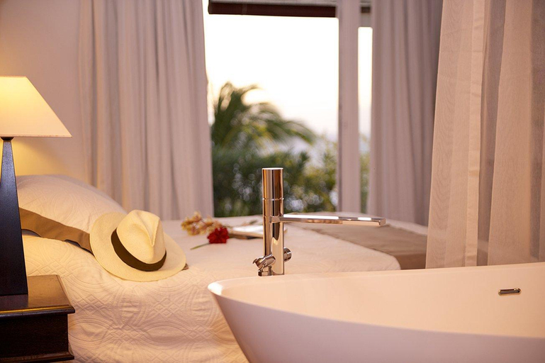Bathroom, Blue Margouillat Seaview Hotel, Saint-Leu