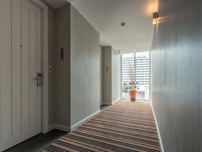 Public Area 4, Hotel Solo Sukhumvit 2, Khlong Toey