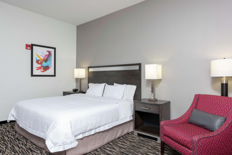 Bedroom 3, Hampton Inn Akron-South, Summit