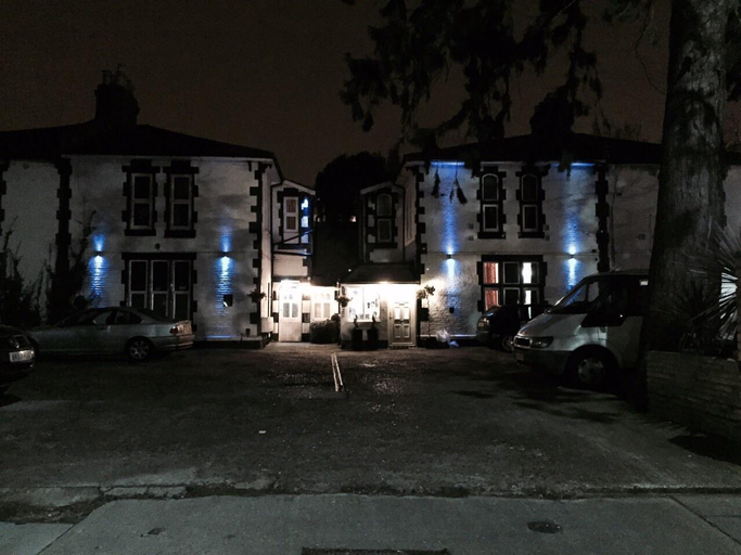 Exterior & Views 4, OYO Firs Lodge London Heathrow, London