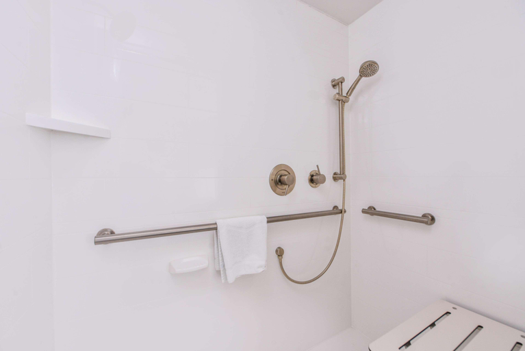 Bathroom 4, Hampton Inn Seattle-Airport, SeaTac