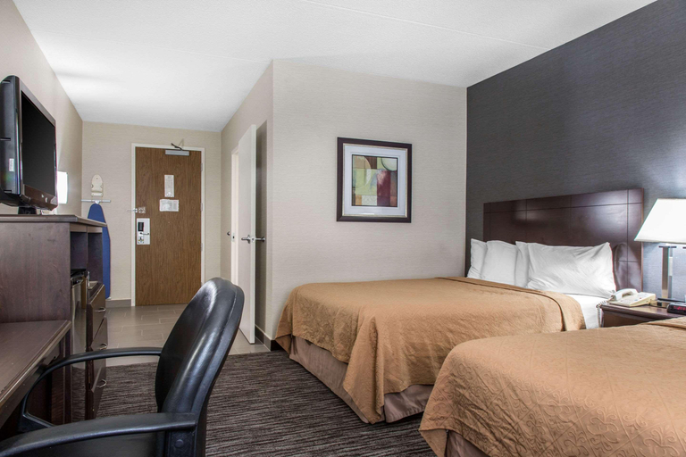 Bedroom 3, Spark by Hilton Danbury near University, Fairfield