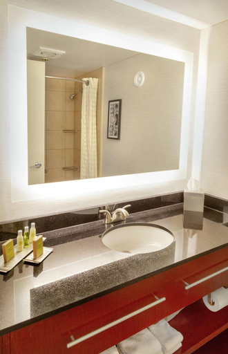 Bathroom 5, Doubletree Hotel Charlottesville , Albemarle